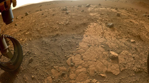 Марсоход Персеверанс исследует перевал из песчаника в поисках свидетельств древней жизни